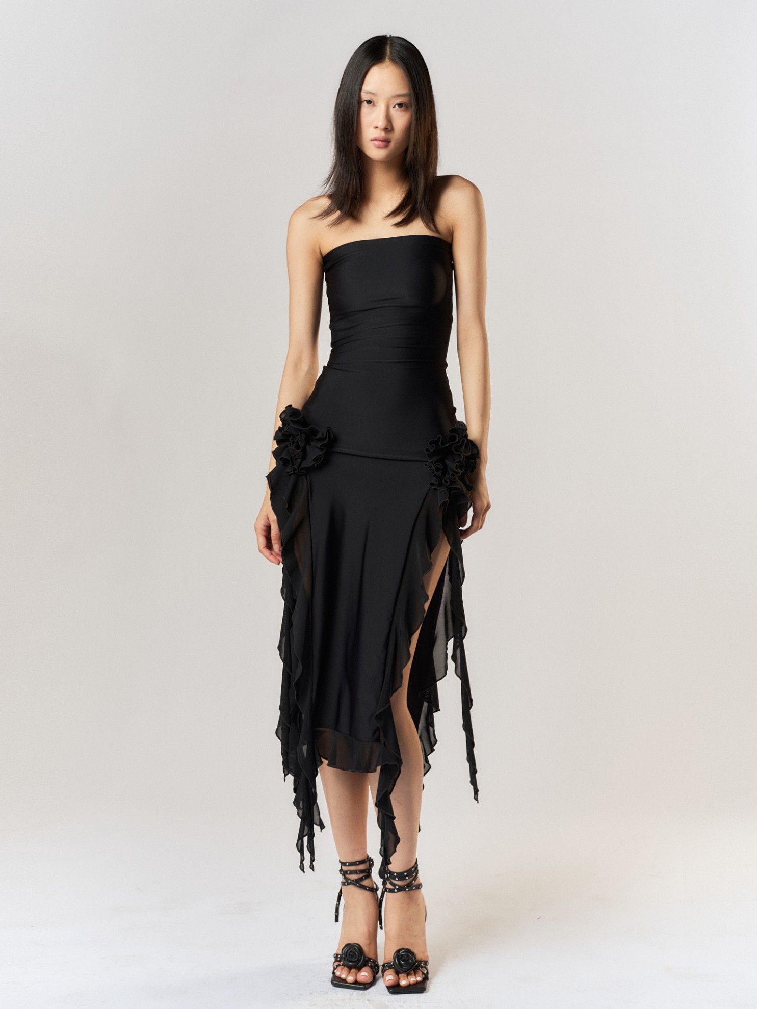 Picture of TUBE SLIT EVENING DRESS IN BLACK